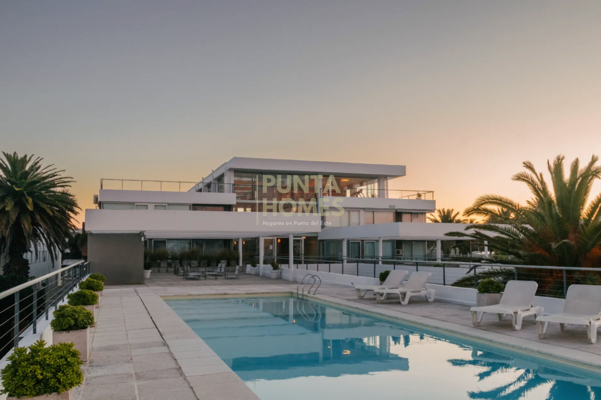 Apartamento ID.3827 - Apartamento 1 Dormitorio en Venta  Puerto de Punta del Este  Planta Baja con Terraza