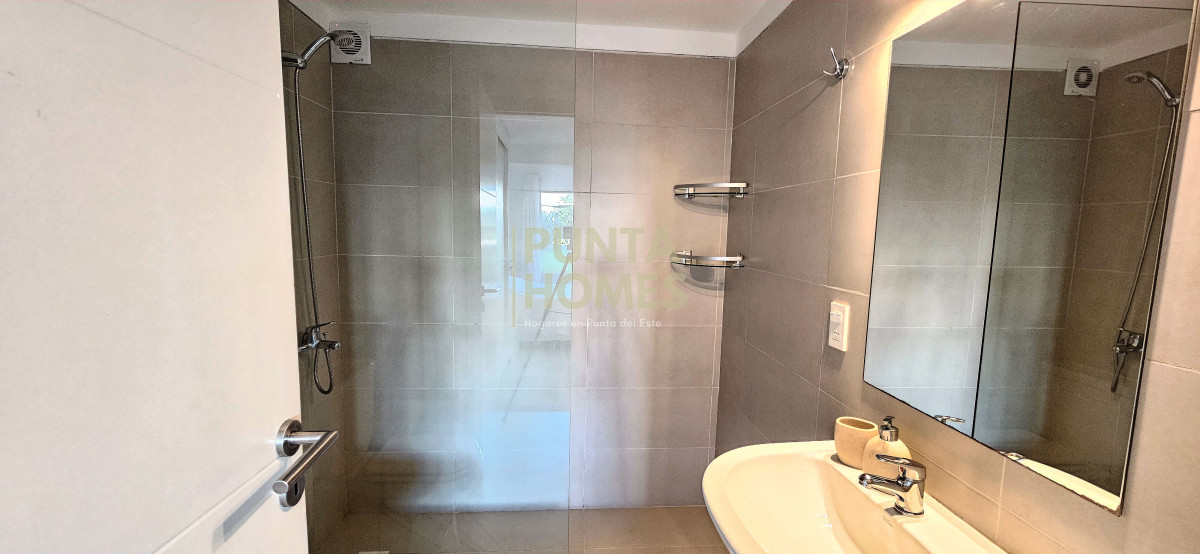 Apartamento ID.3833 - Venta de apartamento 2 dormitorios y 2 baños en Montoya, La Barra, Punta del Este.