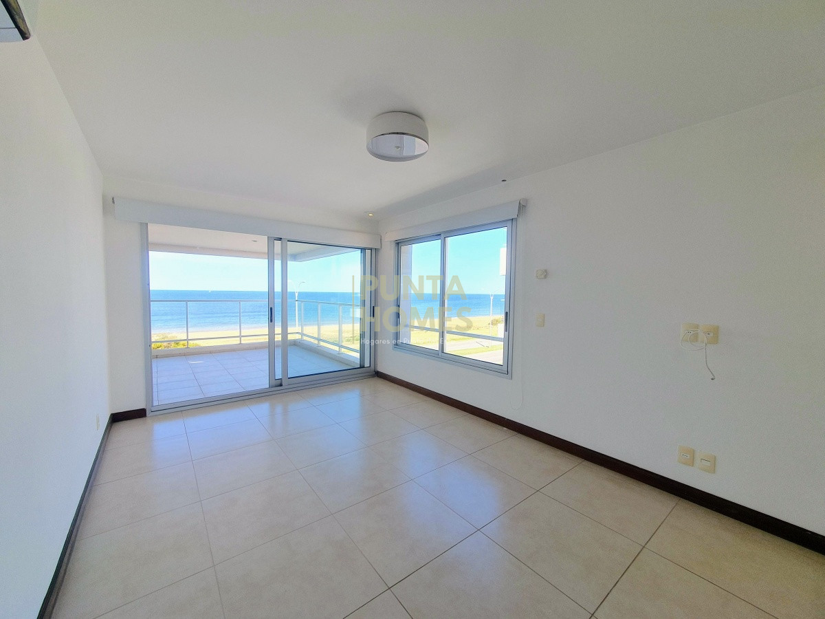 Apartamento ID.1626 - Venta de Penthouse Dúplex de 4 dormitorios en suite, frente al Mar en Punta del Este.