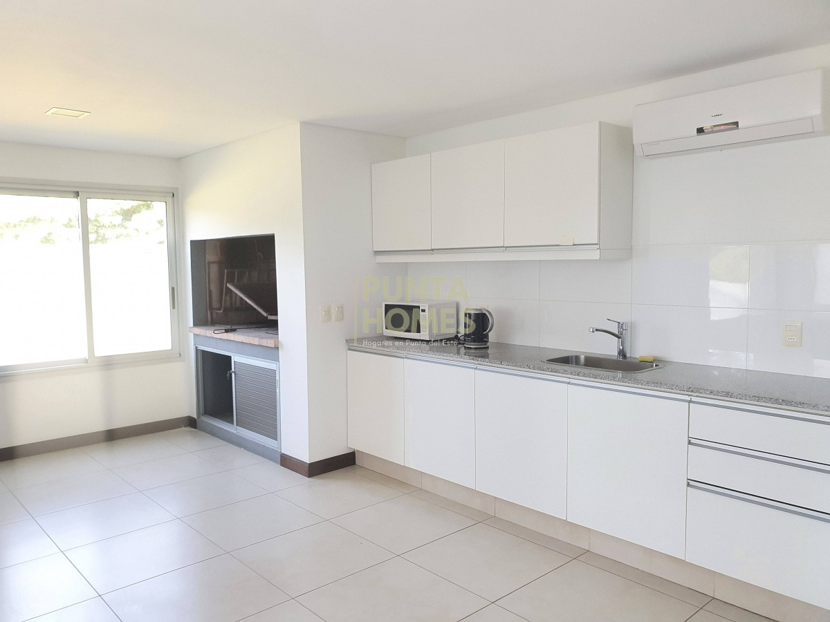 Apartamento ID.1488 - Venta de Apartamento Dúplex de 4 dormitorios en SUITE en Pinares, Playa Mansa, Punta del Este.