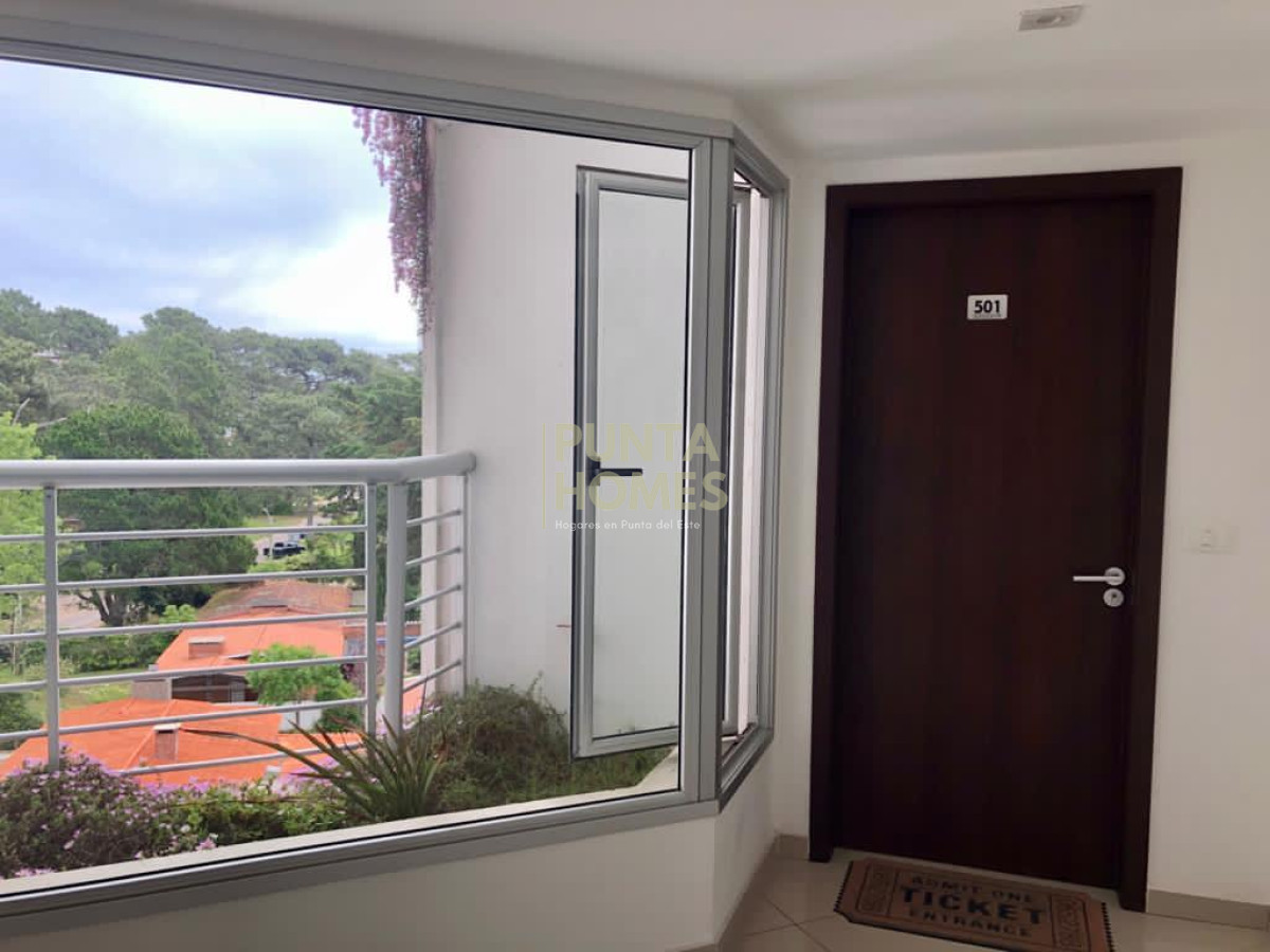 Apartamento ID.1760 - Venta de Departamento de 3 dormitorios + 3 baños.,  Punta del Este.
