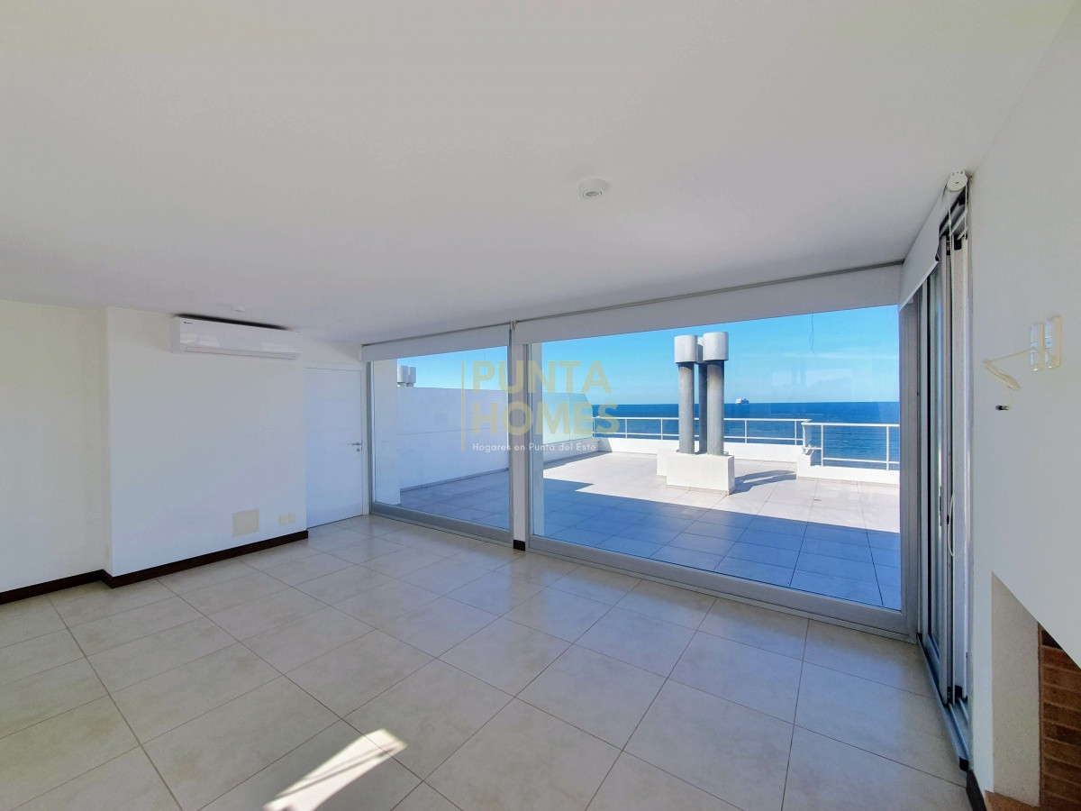 Apartamento ID.1626 - Venta de Penthouse Dúplex de 4 dormitorios en suite, frente al Mar en Punta del Este.