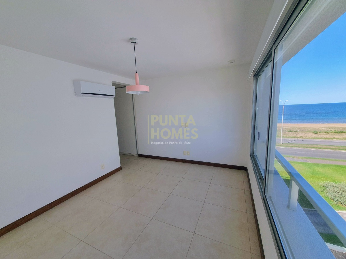Apartamento ID.1626 - Venta de Penthouse Dúplex de 4 dormitorios en suite, frente al Mar en Punta del Este.