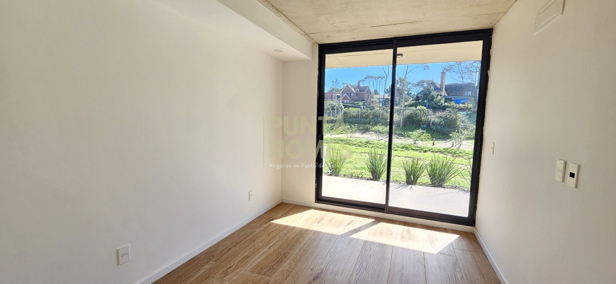 Apartamento ID.3812 - Venta departamento de 2 dormitorios y 2 baños frente al mar en Punta del Este