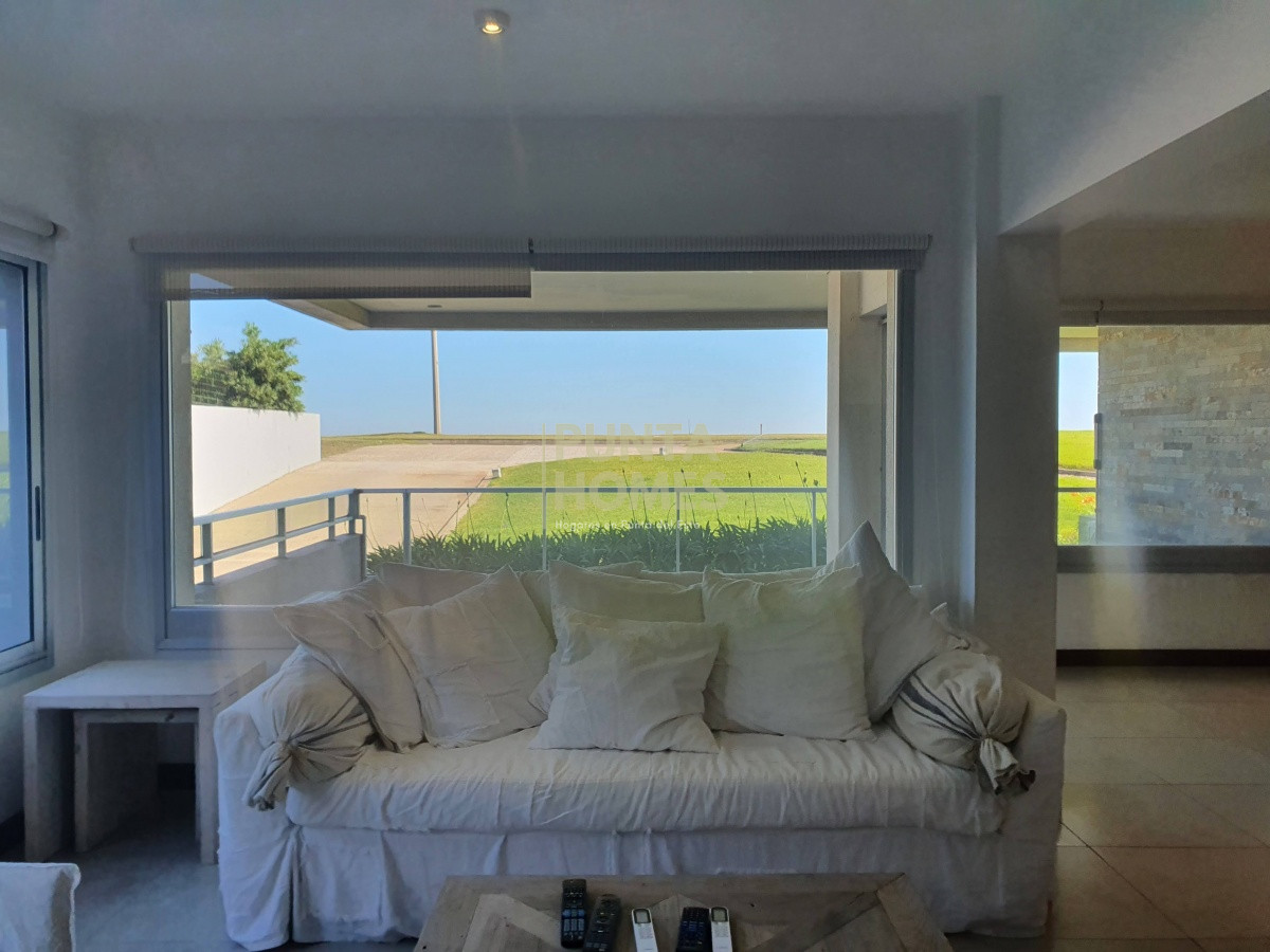 Apartamento ID.1488 - Venta de Apartamento Dúplex de 4 dormitorios en SUITE en Pinares, Playa Mansa, Punta del Este.