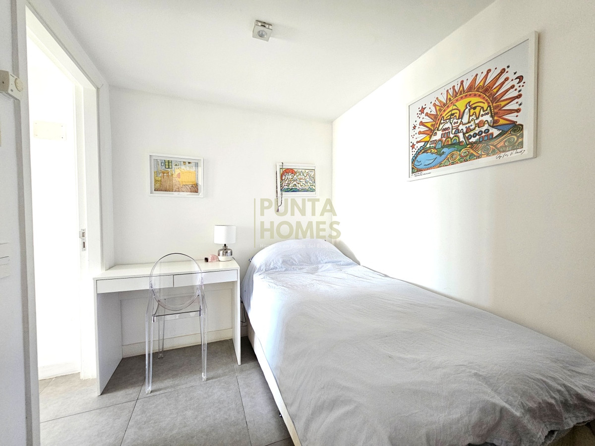 Apartamento ID.3784 - Venta de apartamento  de 1 dormitorio y medio en Edificio Yoo, Punta del Este.