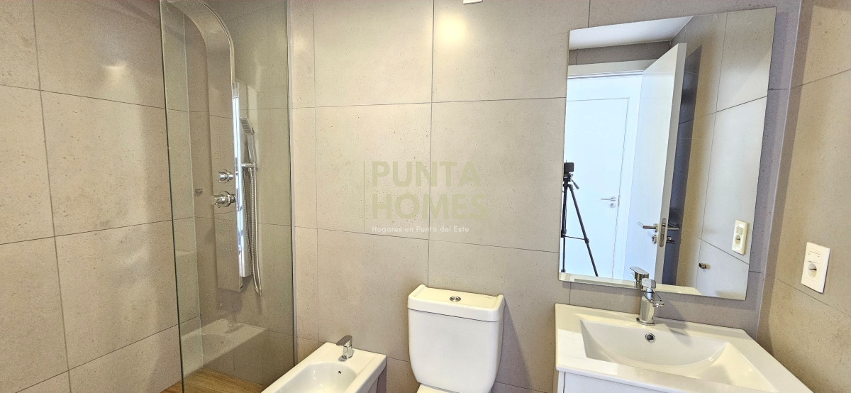 Apartamento ID.3812 - Venta departamento de 2 dormitorios y 2 baños frente al mar en Punta del Este