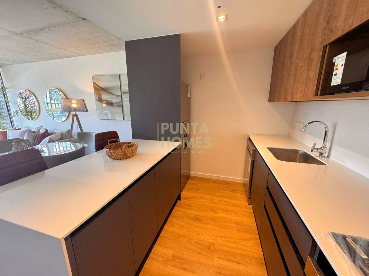 Apartamento ID.3935 - Venta de departamento de 2 dormitorios y 2 baños en REVENTA, Torres del Este, Punta del Este.