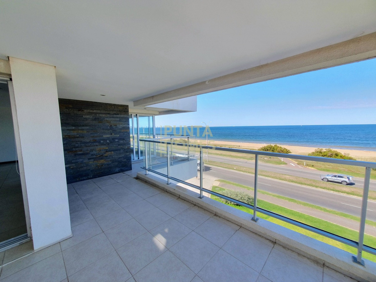 Apartamento ID.1626 - Venta de Penthouse Dúplex de 4 dormitorios en suite, frente al Mar en Punta del Este.