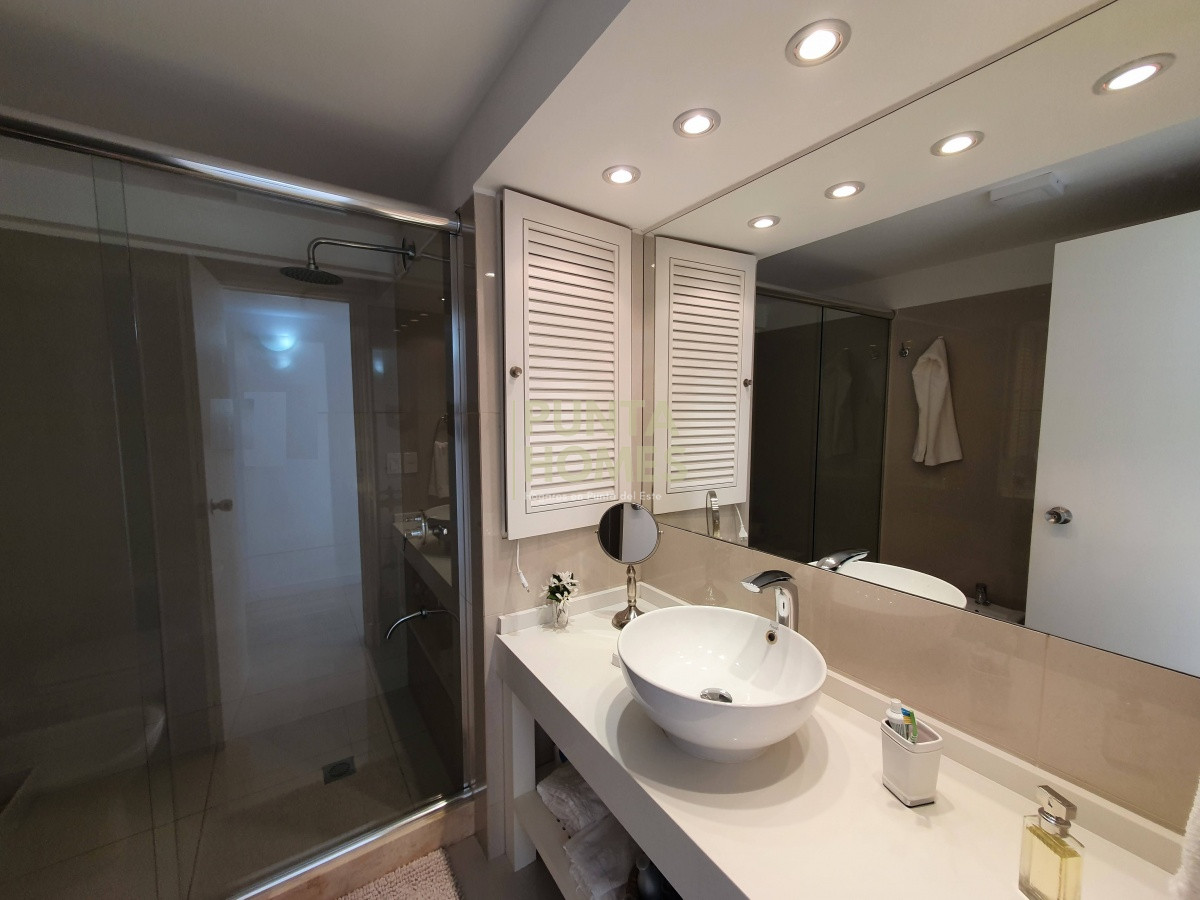 Apartamento ID.84 - Venta. Departamento de 4 Dormitorios en Punta del Este, Uruguay.