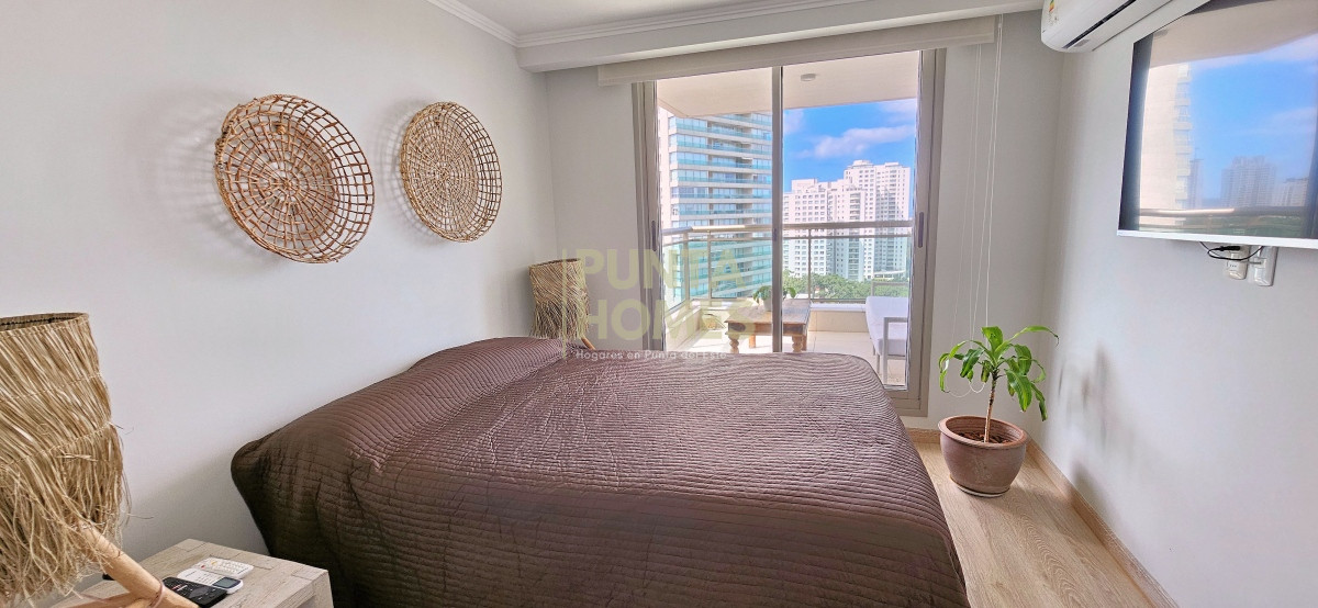 Apartamento ID.3802 - Venta de hermoso departamento de 2 dormitorios en Punta del Este.