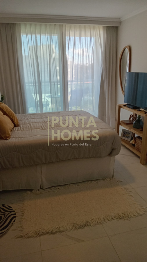 Apartamento ID.3907 - Alquiler temporal en Edificio Cruceros, Punta del Este.