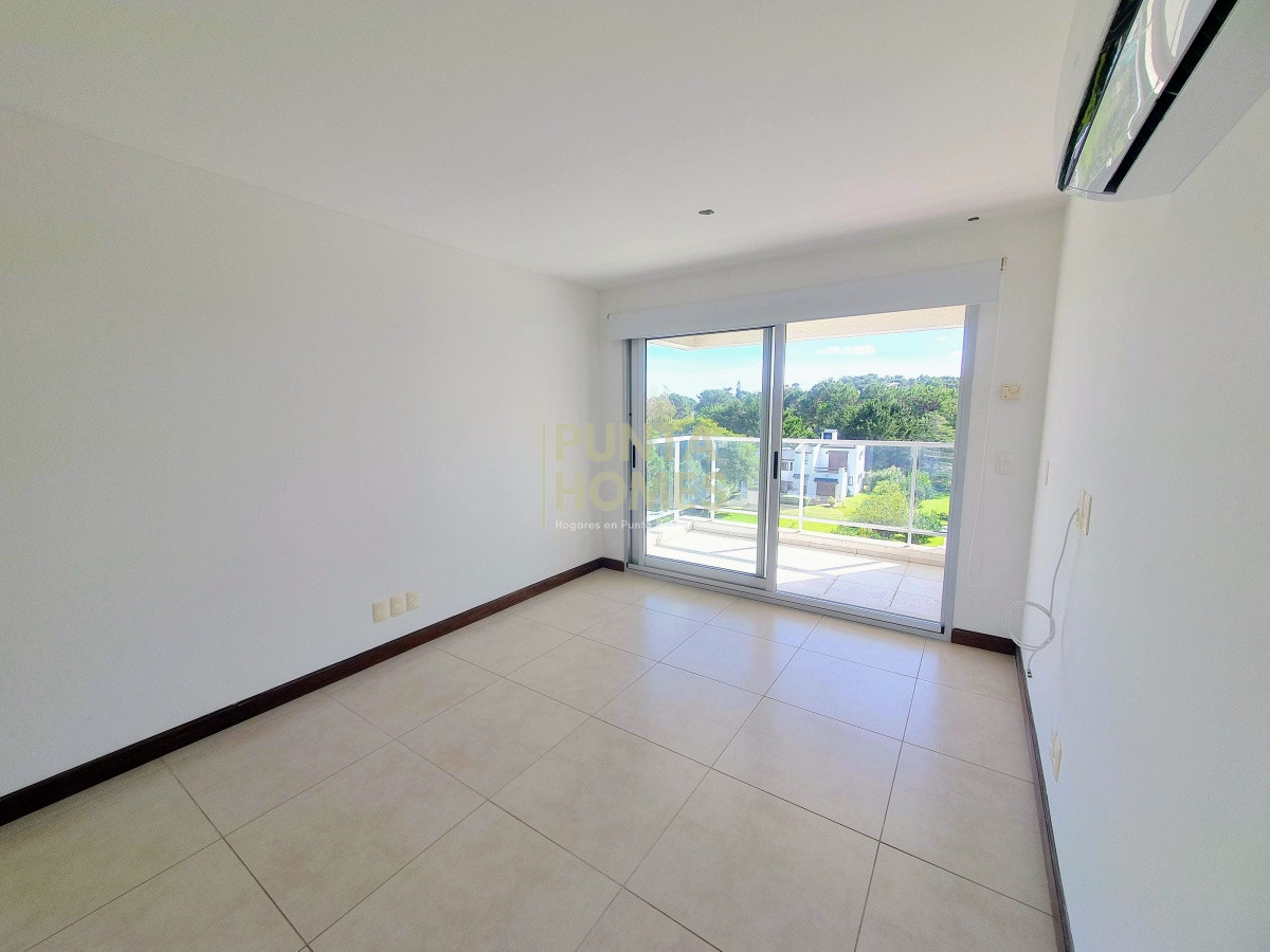 Apartamento ID.1626 - Venta de Penthouse Dúplex de 4 dormitorios en suite, frente al Mar en Punta del Este.