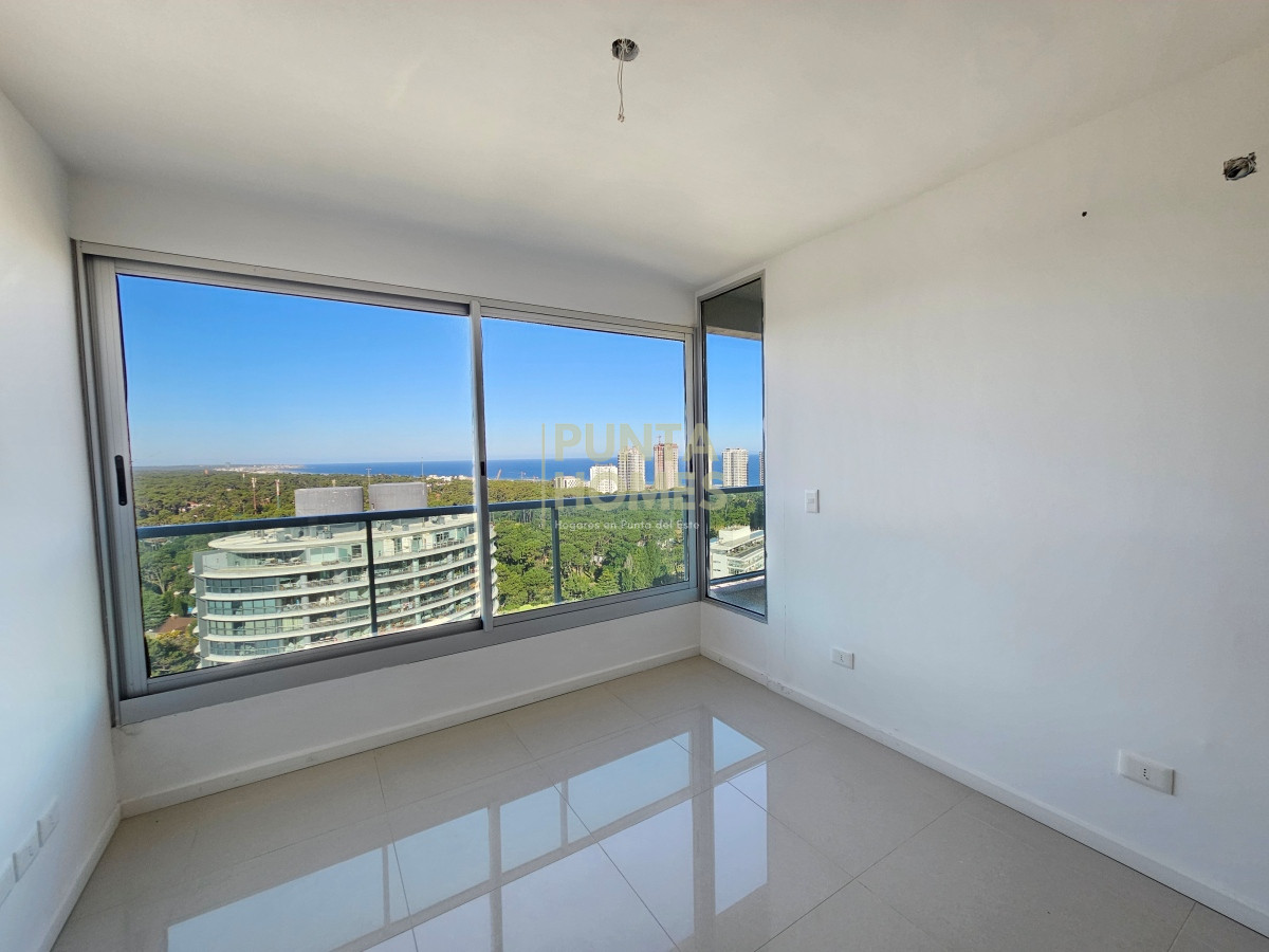 Apartamento ID.3796 - Venta de departamento de 3 dormitorios en Punta del Este.