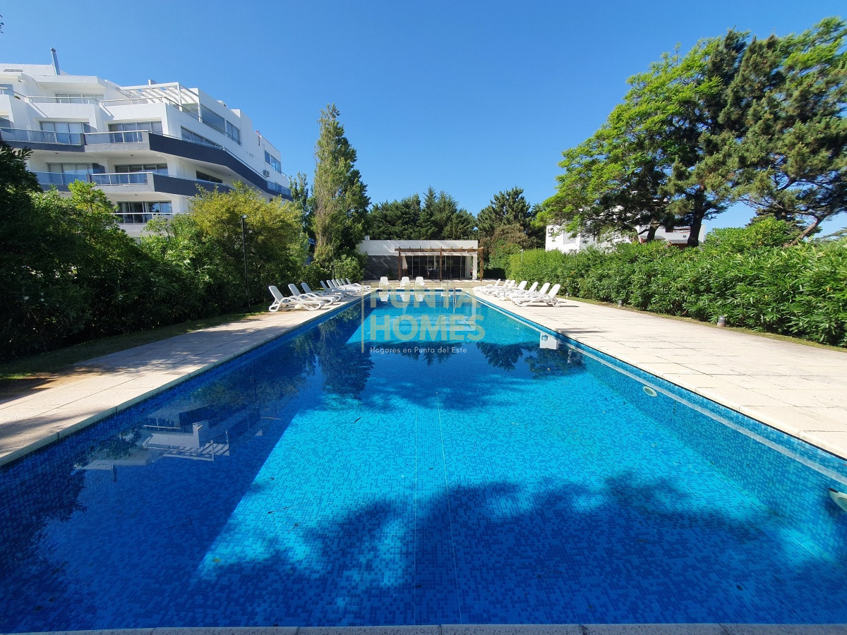 Apartamento ID.1488 - Venta de Apartamento Dúplex de 4 dormitorios en SUITE en Pinares, Playa Mansa, Punta del Este.