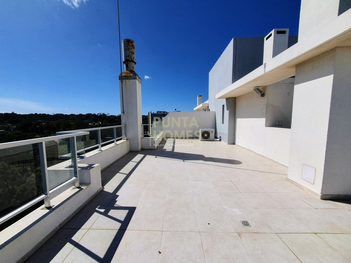 Apartamento ID.1626 - Venta de Penthouse Dúplex de 4 dormitorios en suite, frente al Mar en Punta del Este.