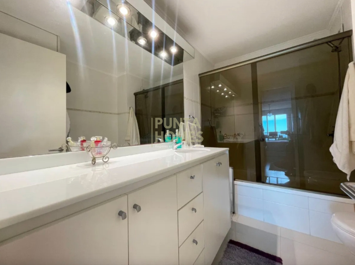 Apartamento ID.3836 - Venta apartamento en Punta del Este con amplia vista