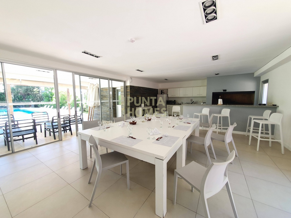 Apartamento ID.1488 - Venta de Apartamento Dúplex de 4 dormitorios en SUITE en Pinares, Playa Mansa, Punta del Este.