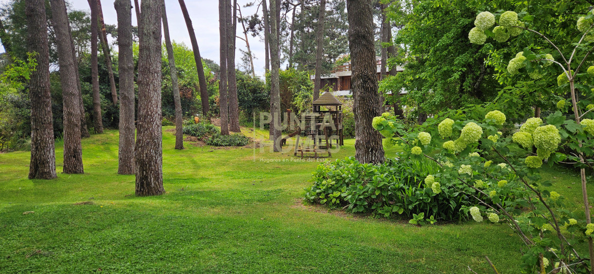 Apartamento ID.3912 - Venta de departamento de 2 dormitorios y 2 baños frente a Punta Shopping, Punta del Este.