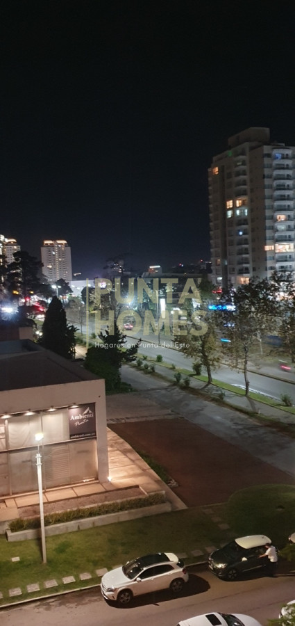 Apartamento ID.3784 - Venta de apartamento  de 1 dormitorio y medio en Edificio Yoo, Punta del Este.