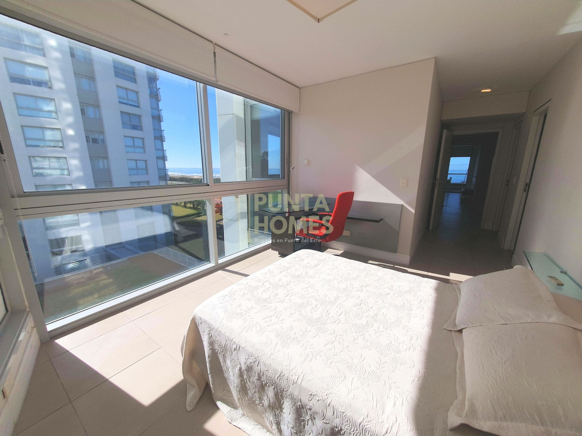 Apartamento ID.1847 - Venta de Apartamento de 4 dormitorios frente al mar en Punta del Este.