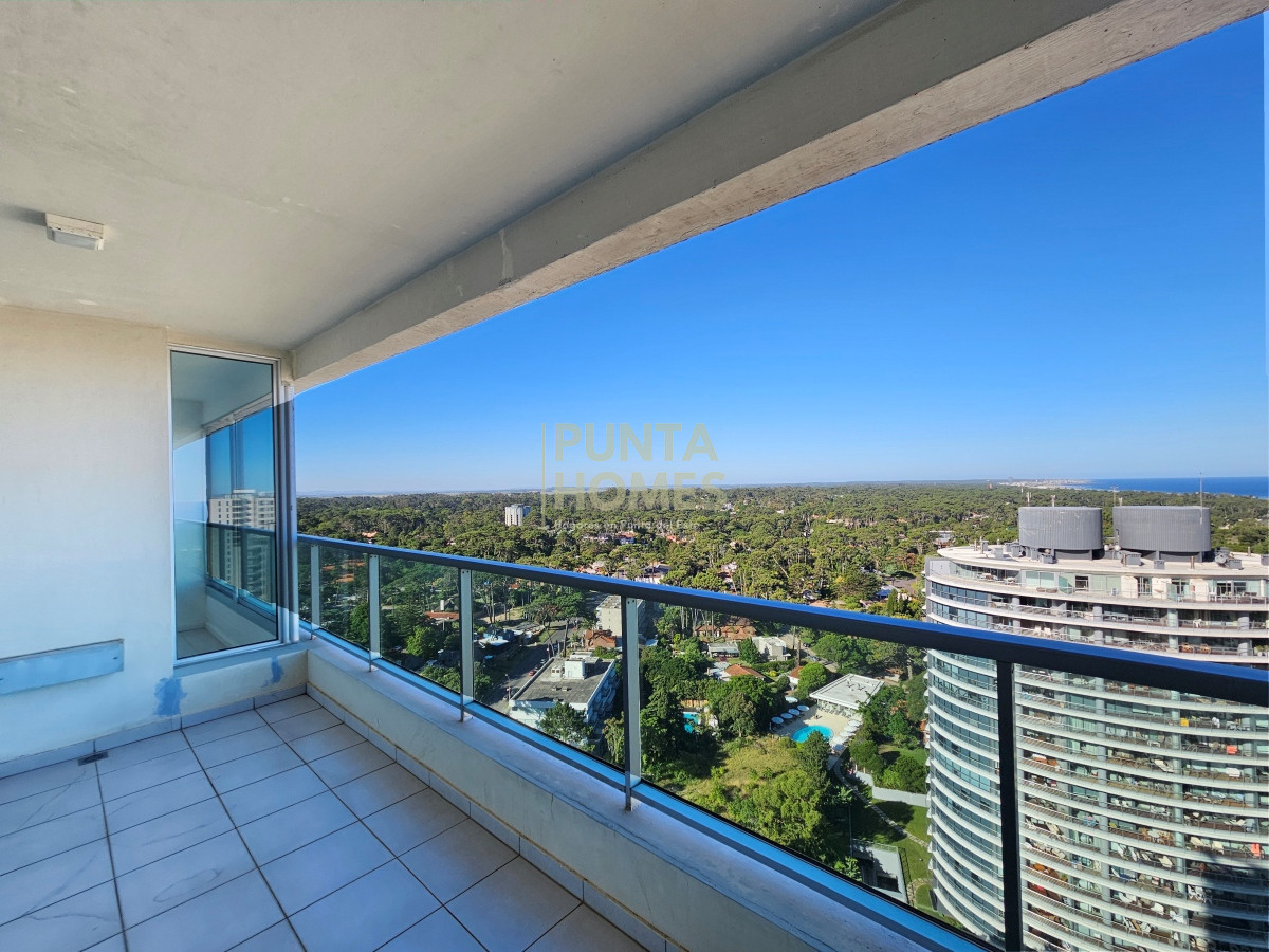 Apartamento ID.3796 - Venta de departamento de 3 dormitorios en Punta del Este.