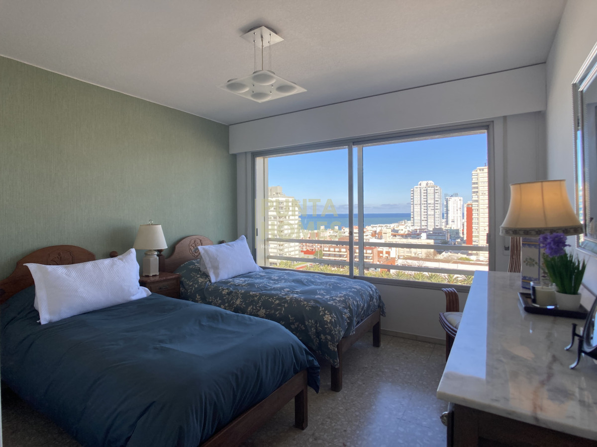 Apartamento ID.3838 - Venta Luminoso apartamento en Peninsula, Punta del Este.