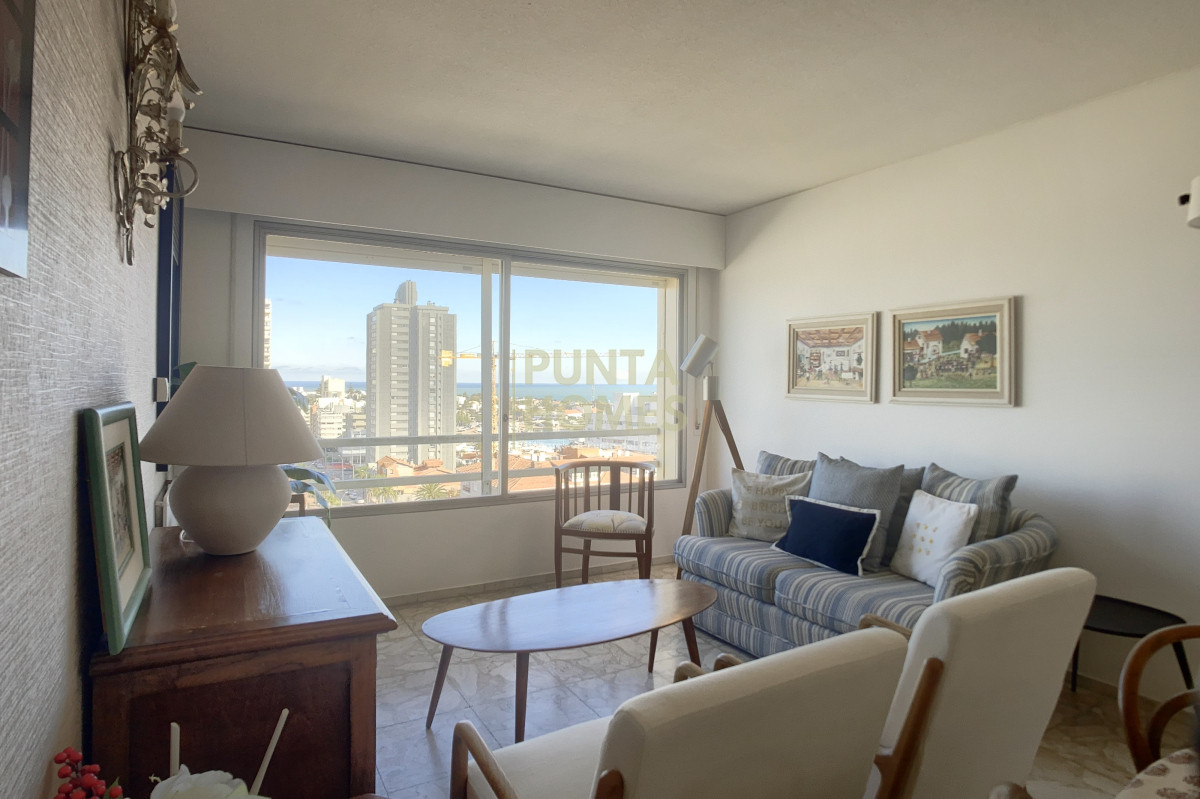 Apartamento ID.3838 - Venta Luminoso apartamento en Peninsula, Punta del Este.