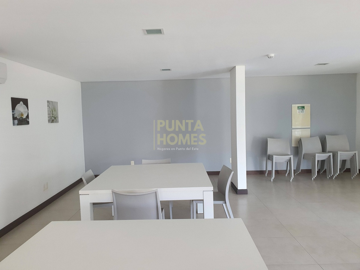 Apartamento ID.1488 - Venta de Apartamento Dúplex de 4 dormitorios en SUITE en Pinares, Playa Mansa, Punta del Este.