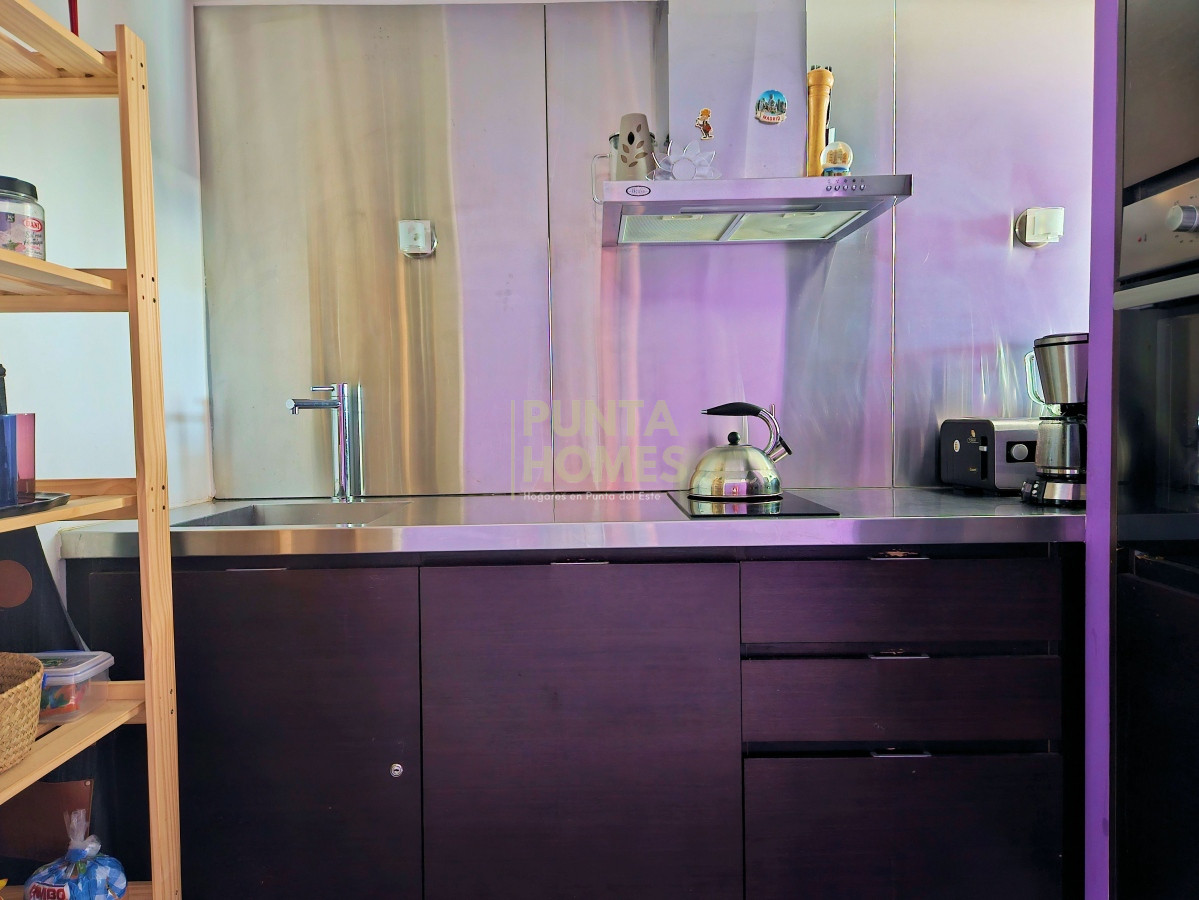 Apartamento ID.3784 - Venta de apartamento  de 1 dormitorio y medio en Edificio Yoo, Punta del Este.