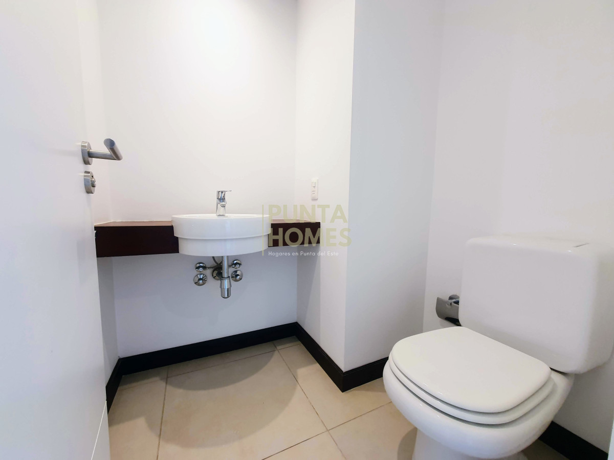 Apartamento ID.1626 - Venta de Penthouse Dúplex de 4 dormitorios en suite, frente al Mar en Punta del Este.