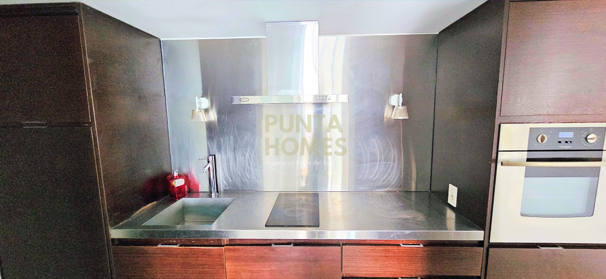 Apartamento ID.3822 - Venta de Aparatamento de 1 dormitorio y medio + 2 baños en Torre Yoo en Punta del Este