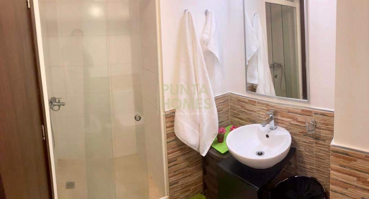 Apartamento ID.1760 - Venta de Departamento de 3 dormitorios + 3 baños.,  Punta del Este.