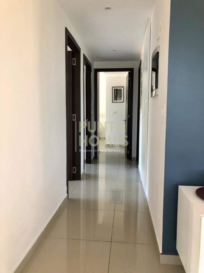 Apartamento ID.1760 - Venta de Departamento de 3 dormitorios + 3 baños.,  Punta del Este.