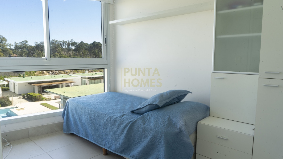 Apartamento ID.1847 - Venta de Apartamento de 4 dormitorios frente al mar en Punta del Este.