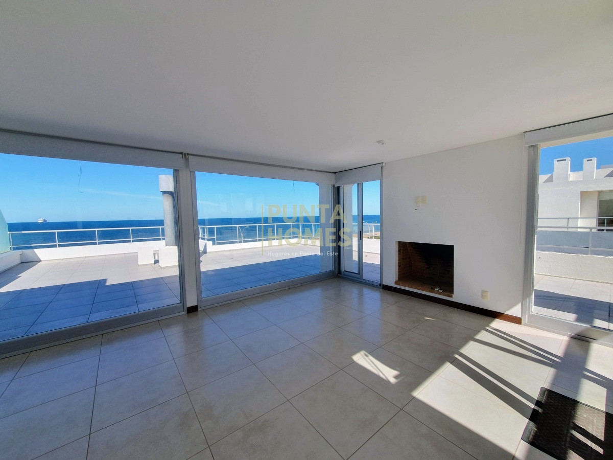 Apartamento ID.1626 - Venta de Penthouse Dúplex de 4 dormitorios en suite, frente al Mar en Punta del Este.