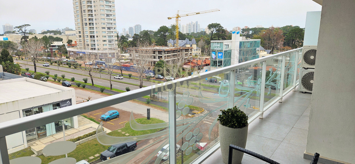 Apartamento ID.3822 - Venta de Aparatamento de 1 dormitorio y medio + 2 baños en Torre Yoo en Punta del Este