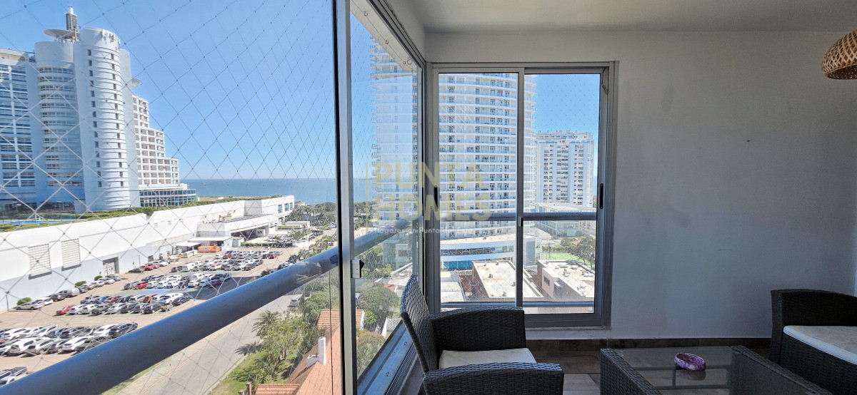 Apartamento ID.3911 - Venta amplio apartamento 3 dormitorios con vista a playa Mansa, Punta del Este.