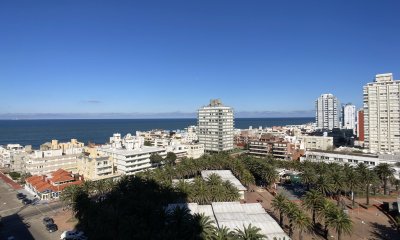 Venta Luminoso apartamento en Peninsula, Punta del Este.