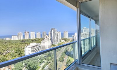 Venta de Apartamento de 3 dormitorios en Roosevelt, a metros del mar en Península.