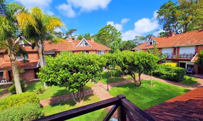 Apartamento de 2 dormitorios en Venta en Barrio cerrado en Punta del Este