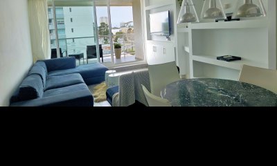 Venta de Aparatamento de 1 dormitorio y medio + 2 baños en Torre Yoo en Punta del Este