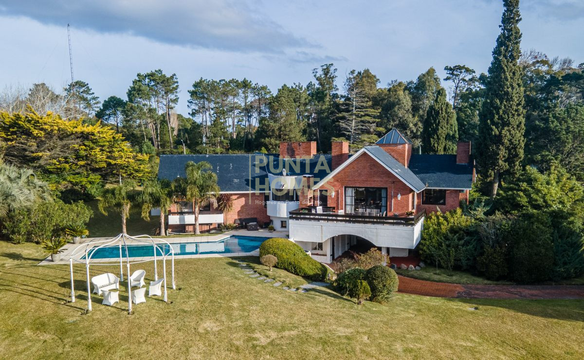 Casa ID.16 - Venta de Residencia de 7 dormitorios en Zona Golf.