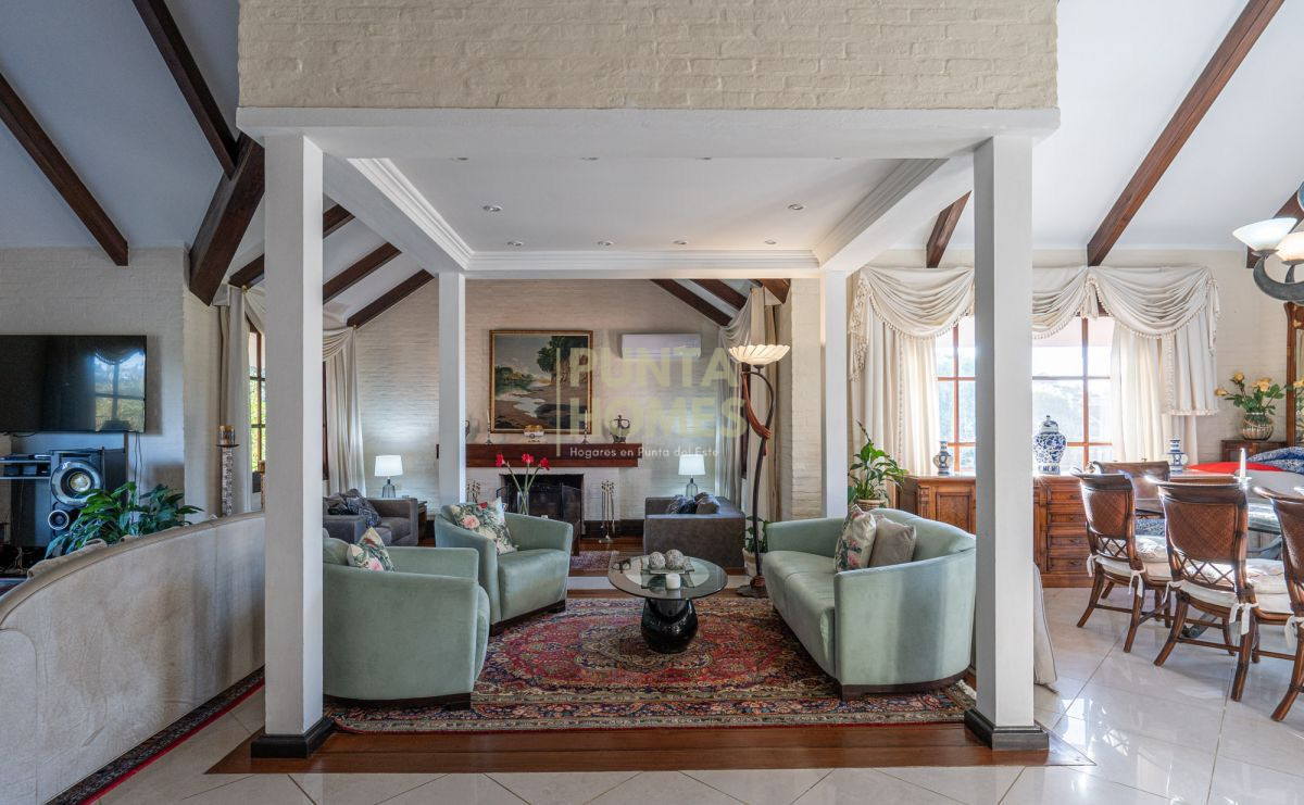 Casa ID.16 - Venta de Residencia de 7 dormitorios en Zona Golf.