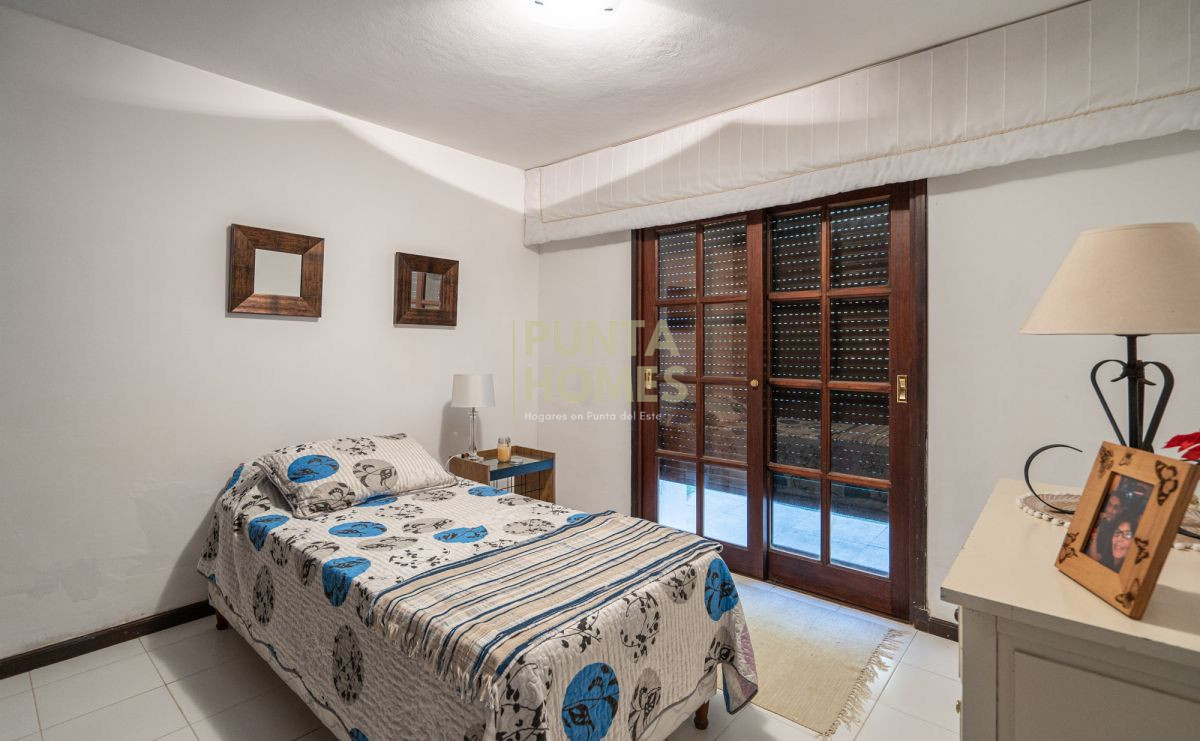 Casa ID.16 - Venta de Residencia de 7 dormitorios en Zona Golf.