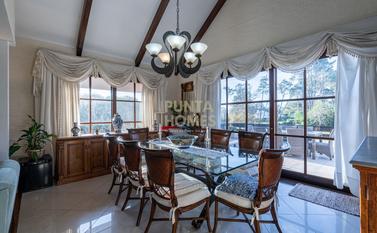 Casa ID.16 - Venta de Residencia de 7 dormitorios en Zona Golf.