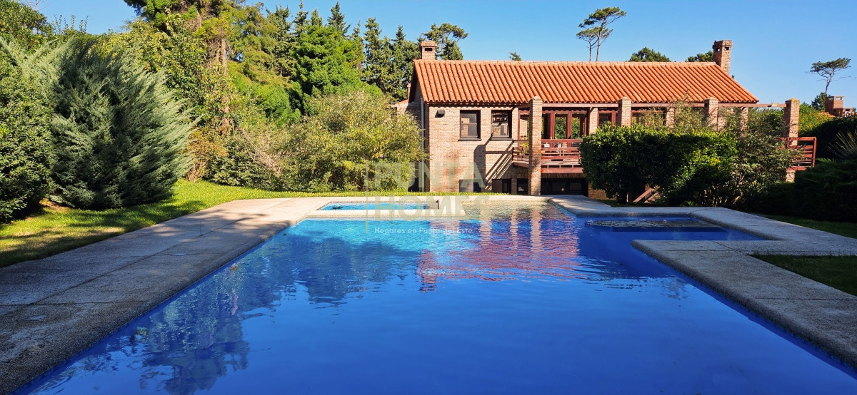 Casa ID.3804 - Oportunidad! Venta de casa de 7 dormitorios en Pinares, Punta del Este.