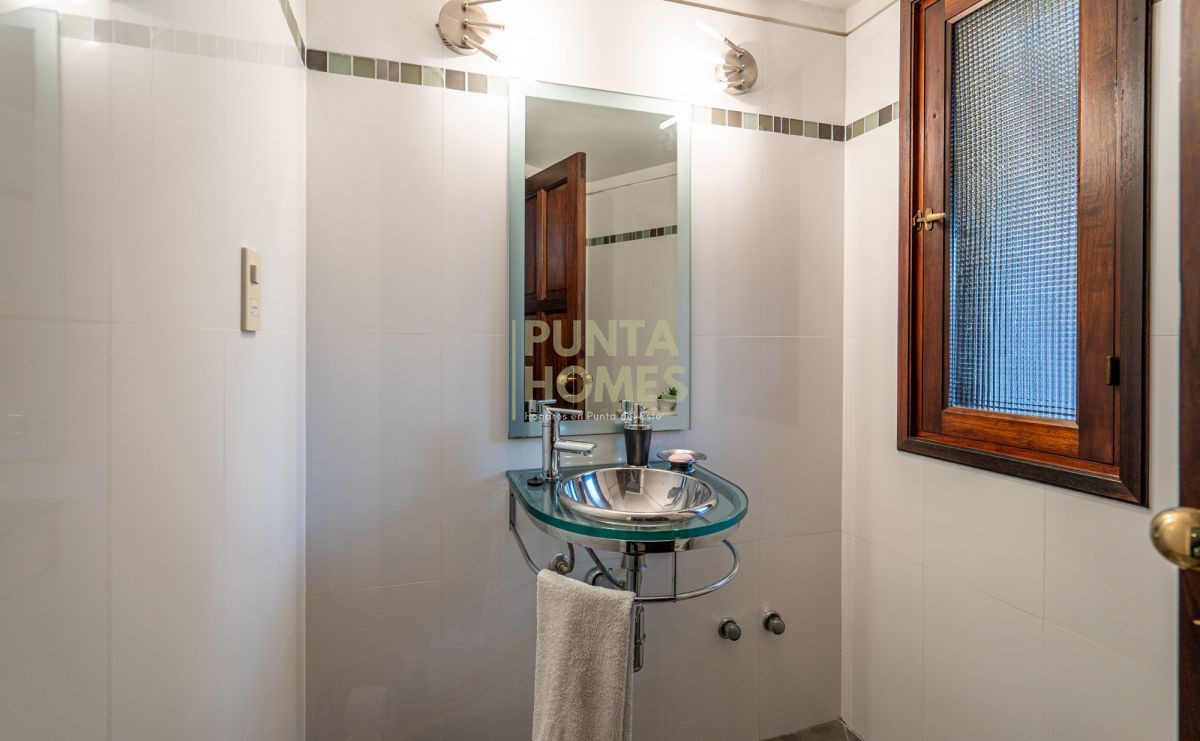 Casa ID.16 - Venta de Residencia de 7 dormitorios en Zona Golf.