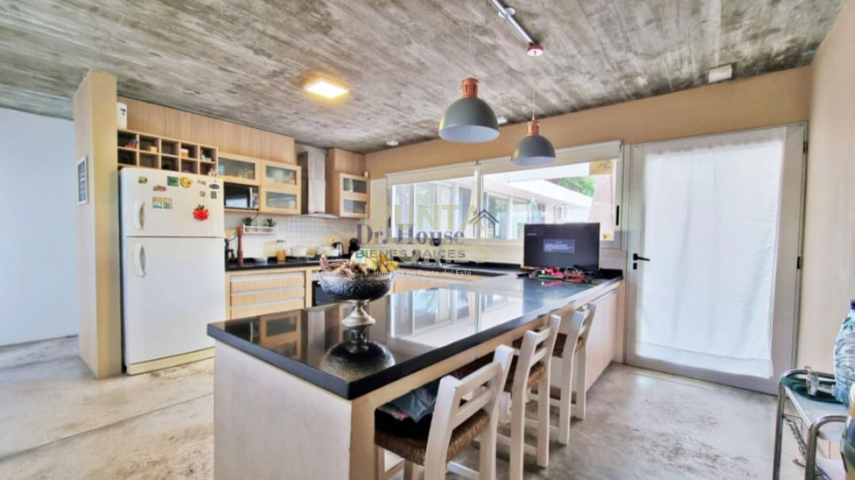 Casa ID.1805 - Venta de Casa de 3 dormitorios + servicio en San Rafael, Punta del Este.