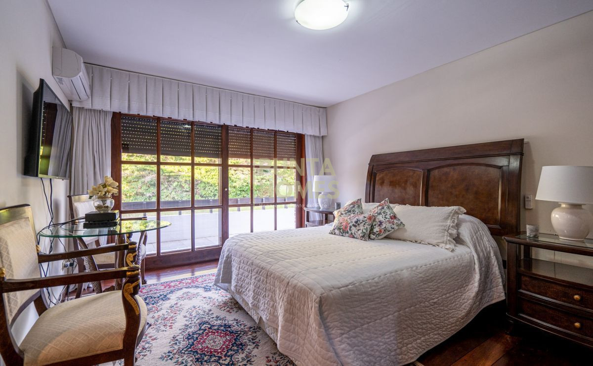 Casa ID.16 - Venta de Residencia de 7 dormitorios en Zona Golf.